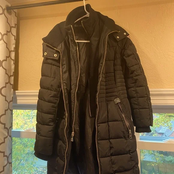 WARM black Guess winter puffer coat - Picture 3 of 7